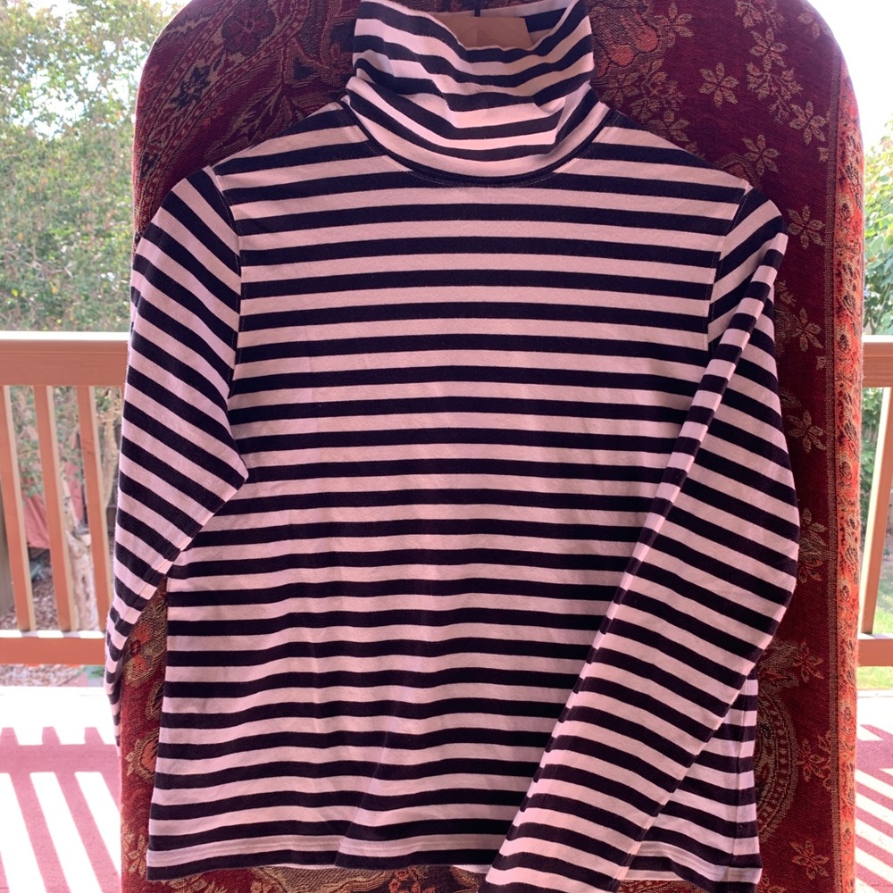 Black and white striped Turtle Neck Longsleeve